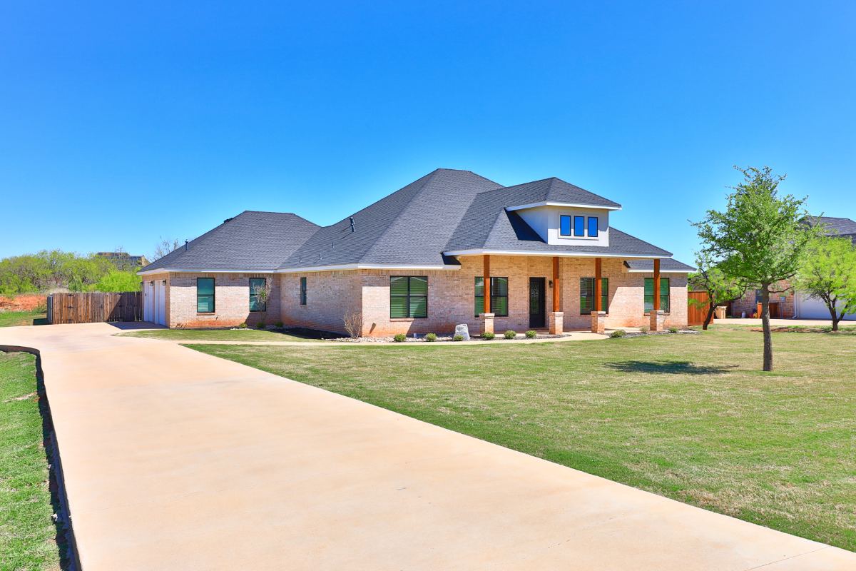 Ranch-style exterior